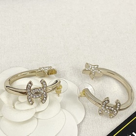 Код E2327 0257820 Популярные серьги Chanel. Новинка. CHAN 23 Глад
