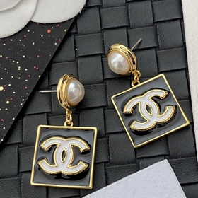 1880130 Популярный товар Chanel квадратные серьги-гвоздики с черн