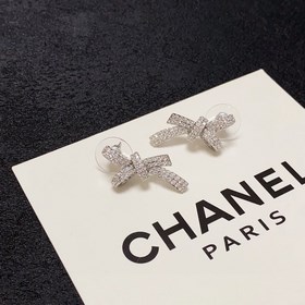 1880  Рекомендуемые 23 новых сережки Chanel с бриллиантами в фор
