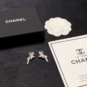 1880  Рекомендуемые 23 новых сережки Chanel с бриллиантами в фор