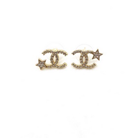 Новейшие серьги-гвоздики Chanel с бриллиантами в форме звезд, изг