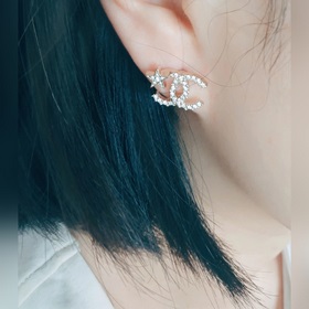 Новейшие серьги-гвоздики Chanel с бриллиантами в форме звезд, изг
