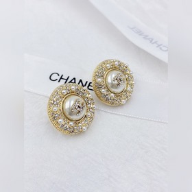 Chanel Новейшие серьги-гвоздики с круглыми жемчужинами, изготовл