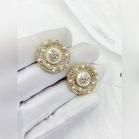 Chanel Новейшие серьги-гвоздики с круглыми жемчужинами, изготовл