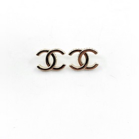 Новейшие серьги Chanel из светло-золотого CC. Изготовлены из лату