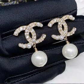 188033 Официальный сайт Chanel предлагает популярные модели. Толь
