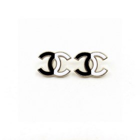 Новейшие серьги Chanel в черном и розовом цвете с буквой «cc» из