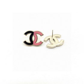 Новейшие серьги Chanel в черном и розовом цвете с буквой «cc» из
