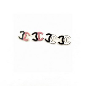 Новейшие серьги Chanel в черном и розовом цвете с буквой «cc» из 