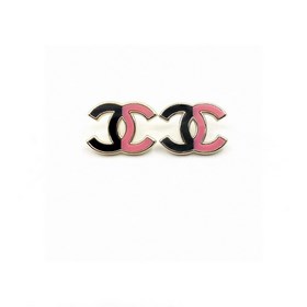 Новейшие серьги Chanel в черном и розовом цвете с буквой «cc» из 