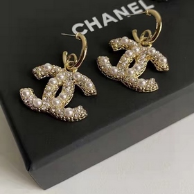 1880130 Продажа популярной модели Chanel. Сексуальные серьги-гвоз