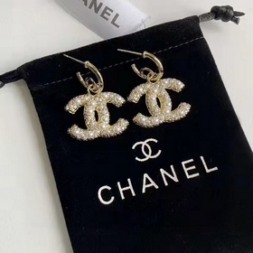 1880130 Продажа популярной модели Chanel. Сексуальные серьги-гвоз
