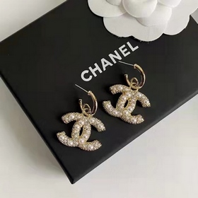 1880130 Продажа популярной модели Chanel. Сексуальные серьги-гвоз