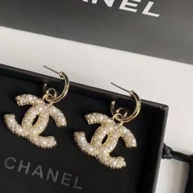 1880130 Продажа популярной модели Chanel. Сексуальные серьги-гвоз