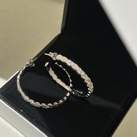 Chanel 23, новая модель, такая же, как у Лю Вэнь, большие ромбови