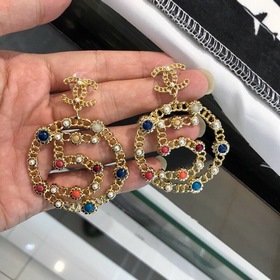 18 Новые серьги Chanel с цветными жемчужинами двойной буквой C5. 