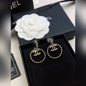 Новые серьги Chanel. Очень красивые, как в магазине. Изготовлены 