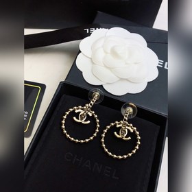 Новые серьги Chanel. Очень красивые, как в магазине. Изготовлены 