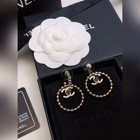 Новые серьги Chanel. Очень красивые, как в магазине. Изготовлены 