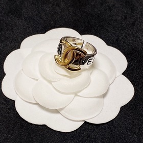 Кольцо в стиле Chanel с двойной буквой C! Незаменимый аксессуар д