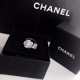Официальный сайт продает популярные товары. Новая версия Chanel с