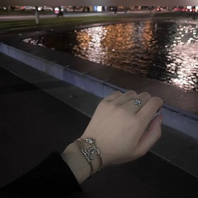 【Браслет с подвесками виде двух звезд】 Невероятная красота! Надев