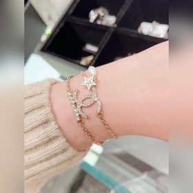 【Браслет с подвесками виде двух звезд】 Невероятная красота! Надев