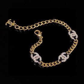 Популярный браслет Chanel с двойным C и бриллиантами в наличии. 