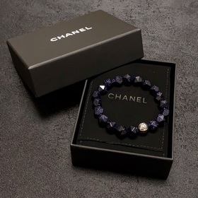 Браслет Chanel с буквами «CC» из натурального фиолетового камня! 