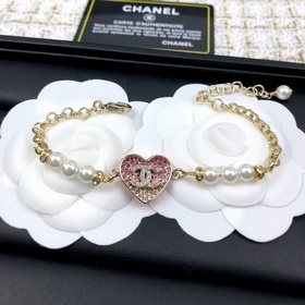 Chanel Браслет сердечком в розовых оттенках