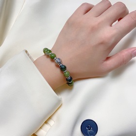 Браслет Chanel с буквами «CC» из натурального зеленого кристалла!