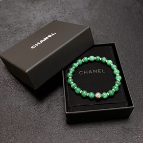 Браслет Chanel с буквами «CC» из натурального зеленого кристалла!