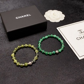 Браслет Chanel с буквами «CC» из натурального зеленого кристалла!