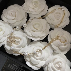 Одна из самых популярных серий Chanel, может служить как колье, т