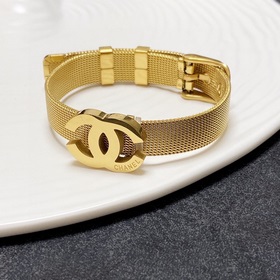 Новый браслет-часы Chanel. Очень тяжелый, блестящий, с прекрасным