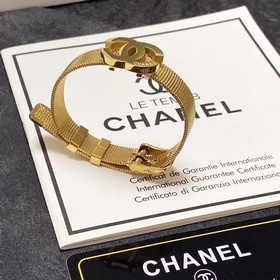 Новый браслет-часы Chanel. Очень тяжелый, блестящий, с прекрасным