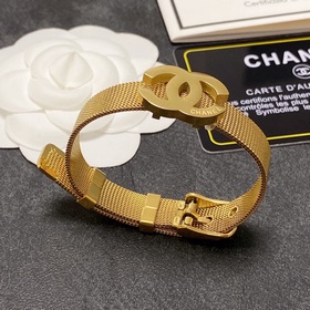 Новый браслет-часы Chanel. Очень тяжелый, блестящий, с прекрасным