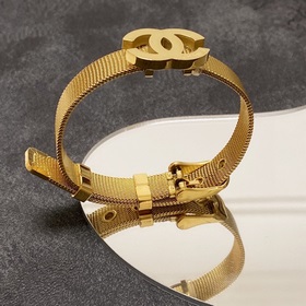 Новый браслет-часы Chanel. Очень тяжелый, блестящий, с прекрасным