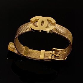 Новый браслет-часы Chanel. Очень тяжелый, блестящий, с прекрасным