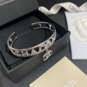 Новый браслет Chanel с буквами «CC» в стиле Chanel. Очень массивн