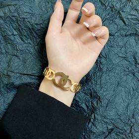 Новый широкий браслет Chanel с двойной буквой C. Очень тяжелый, б