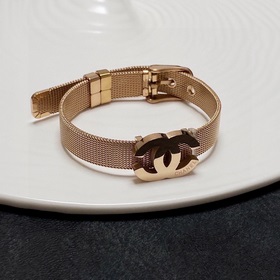 Новый браслет-часы Chanel. Очень тяжелый, блестящий, с прекрасным