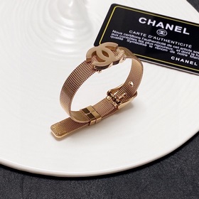 Новый браслет-часы Chanel. Очень тяжелый, блестящий, с прекрасным