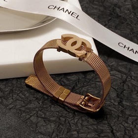 Новый браслет-часы Chanel. Очень тяжелый, блестящий, с прекрасным