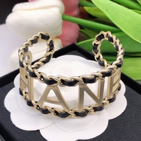 Номер XSZ0005 Браслет CHANEL из кожи с ажурной металлической отде