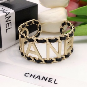 Номер XSZ0005 Браслет CHANEL из кожи с ажурной металлической отде