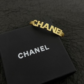 Новая модель Chanel 2023. Б/у браслет. Модели Chanel не нуждаются