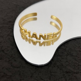 Новая модель Chanel 2023. Б/у браслет. Модели Chanel не нуждаются