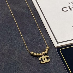 Новинка 2023 года. Новейшая модель Chanel с подвеской виде золоты