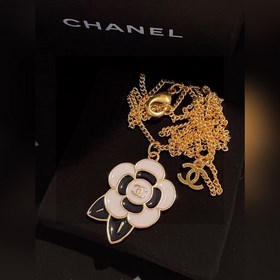 Новое колье Chanel Camellia наконец-то доступно для заказа. Это и